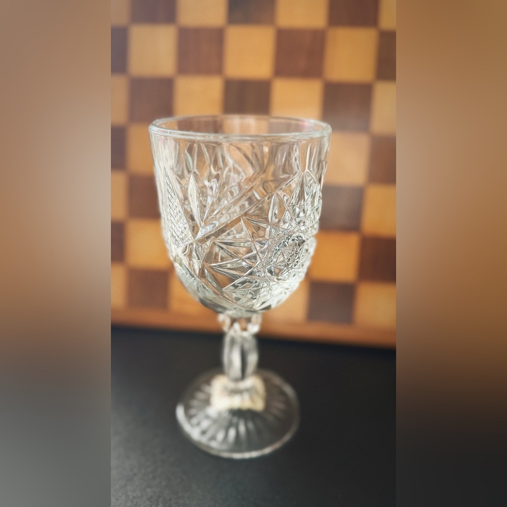 Elegant Clear Crystal Wine Glass